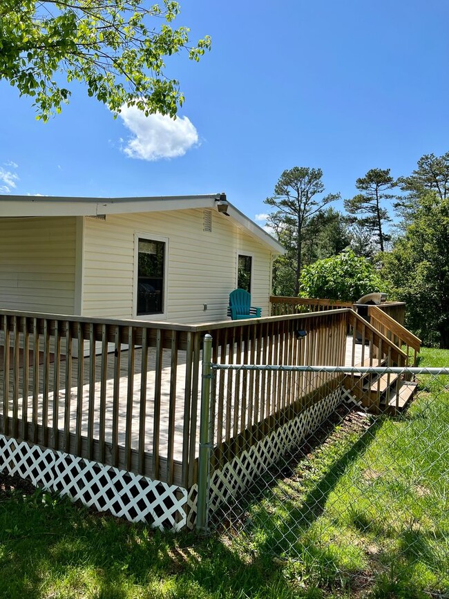 Building Photo - Remodeled 3 Bed 2 Bath in Weaverville!