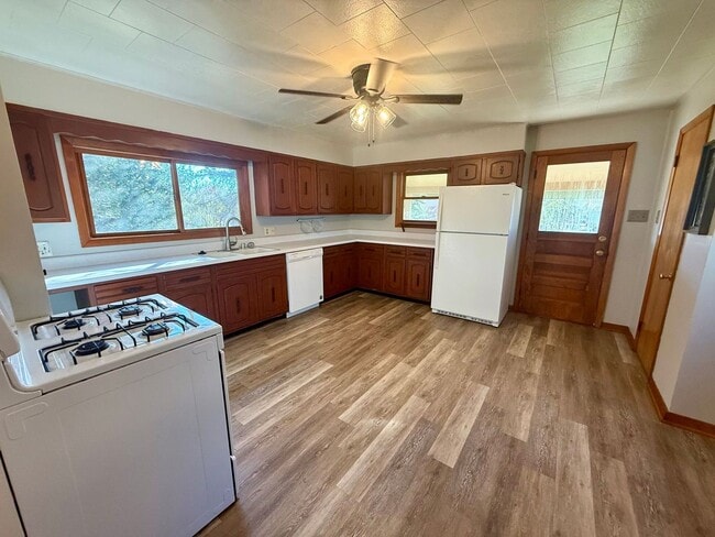 Building Photo - 3 Bed 1.5 Bath Single Family Home in Elcho