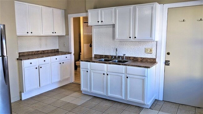 Building Photo - 8-12 Flora Street