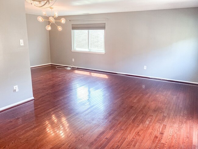 Foto del edificio - Stunning 3 Bed 2 Bath Condo In Much Sought...