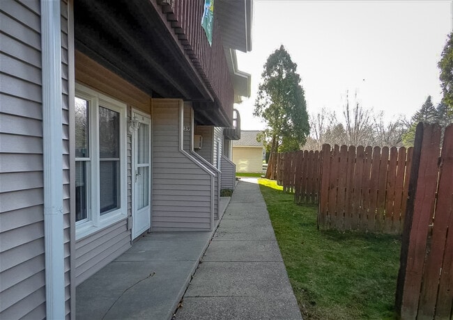 Building Photo - 235 Broadway Dr