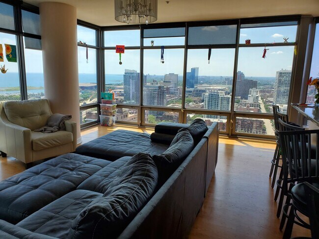 Building Photo - 100 E 14th St