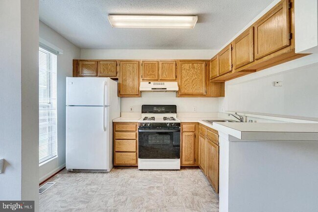 Foto del edificio - 6628 High Valley Ln