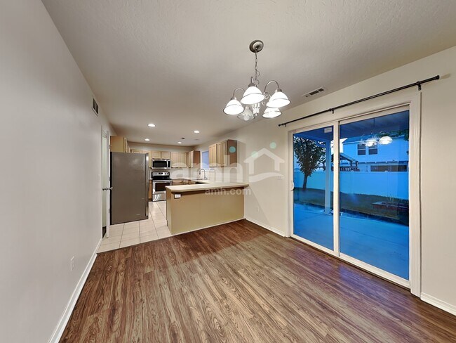 Foto del edificio - 1211 N Cambrick Dr