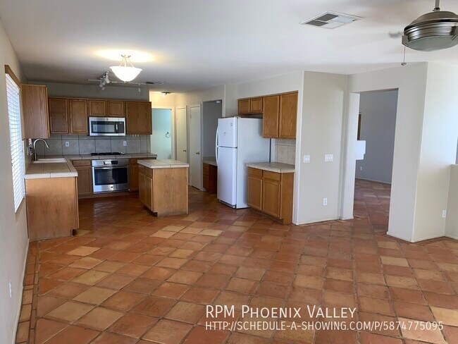 Building Photo - 4 Bed / 2 Bath Goodyear home with NO HOA