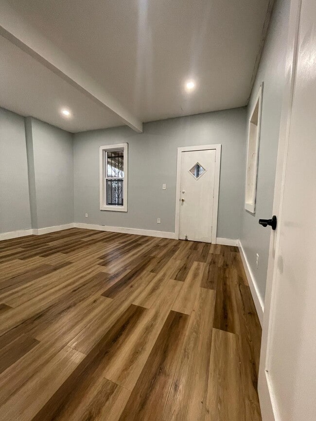 Building Photo - 208 Lembeck Ave