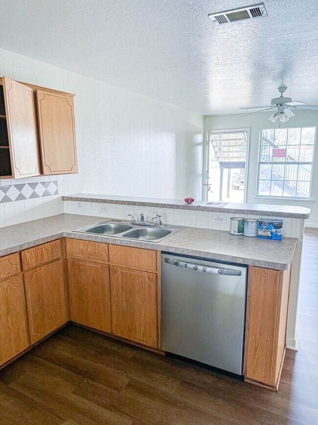 Building Photo - 338 S 40th St