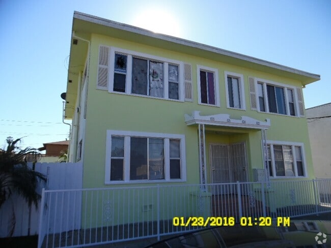 Building Photo - 826 E 10th St