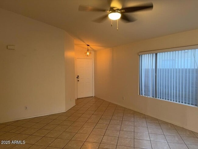 Building Photo - 4022 E Meadow Dr