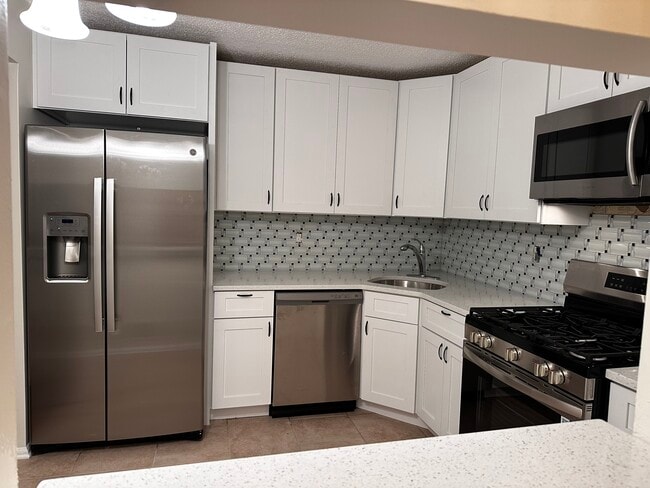 Building Photo - 479 Danbury Ln