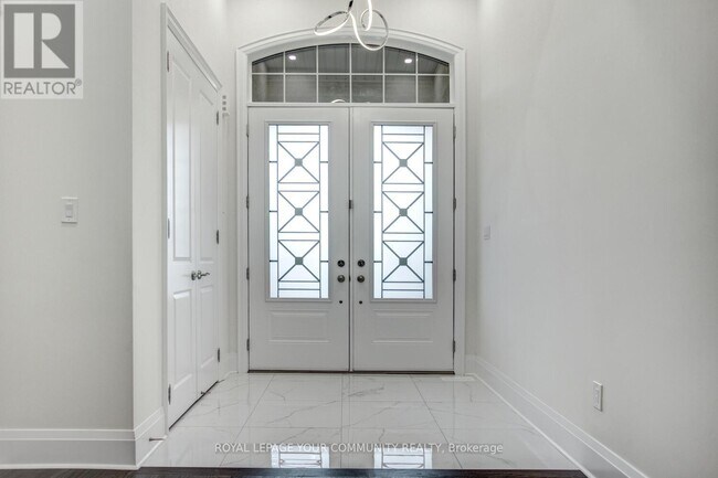 Building Photo - 13 Bannockburn Dr