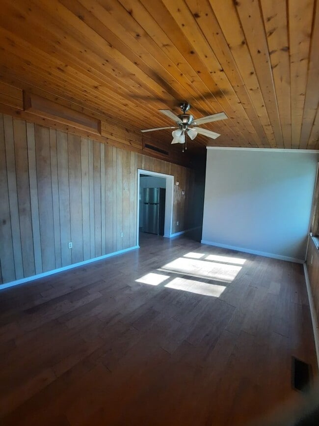 Foto del edificio - $1,600 - 2 Bedroom, 1.5 Bathroom Unfurnished House with Bonus Room in Sylva, Very Close to WCU