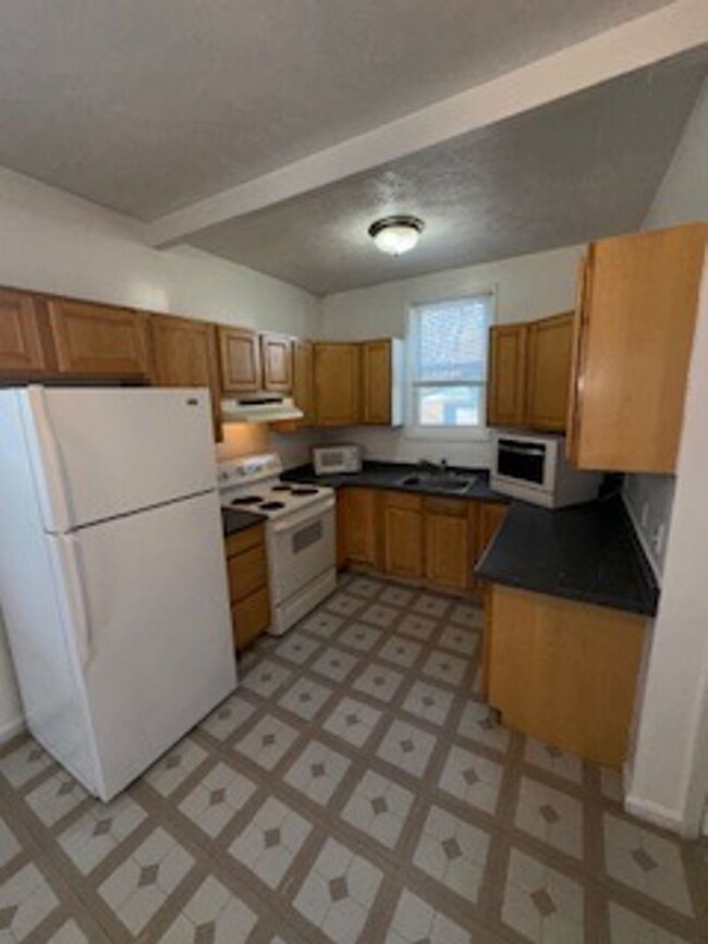 Building Photo - 1609 S Morton Ave