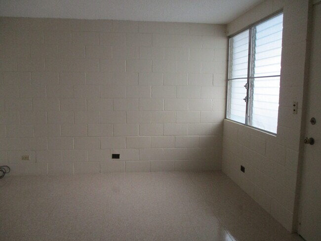 Building Photo - 1717 Kaluhikai Ln
