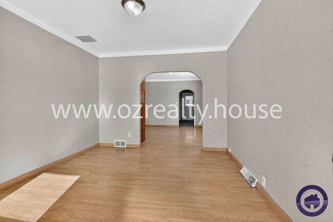 Building Photo - 225 E Weber St