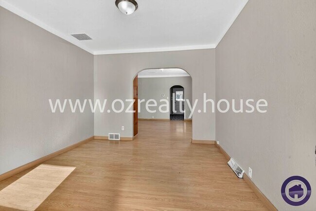 Foto del edificio - 225 E Weber St