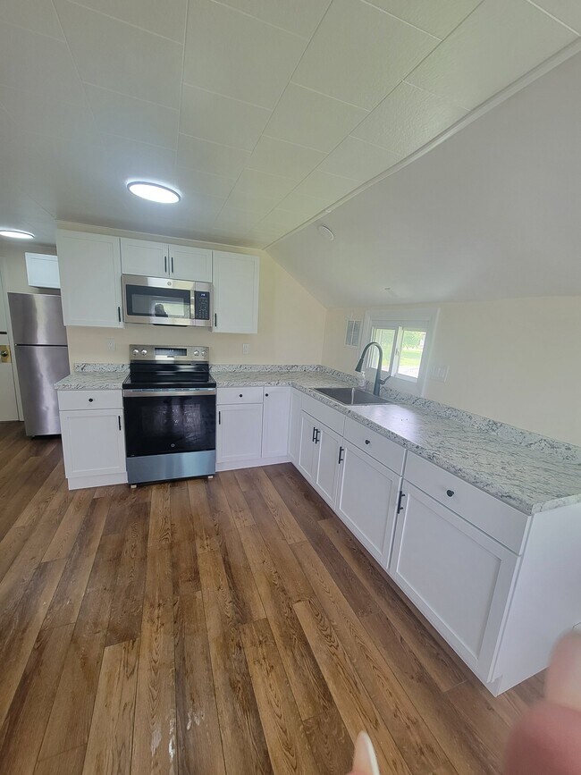 Foto del edificio - 7574 Lakeport Rd