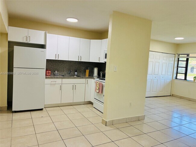 Foto del edificio - 275 NW 190th St