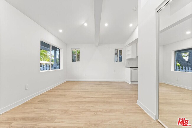 Foto del edificio - 11359 Berwick St