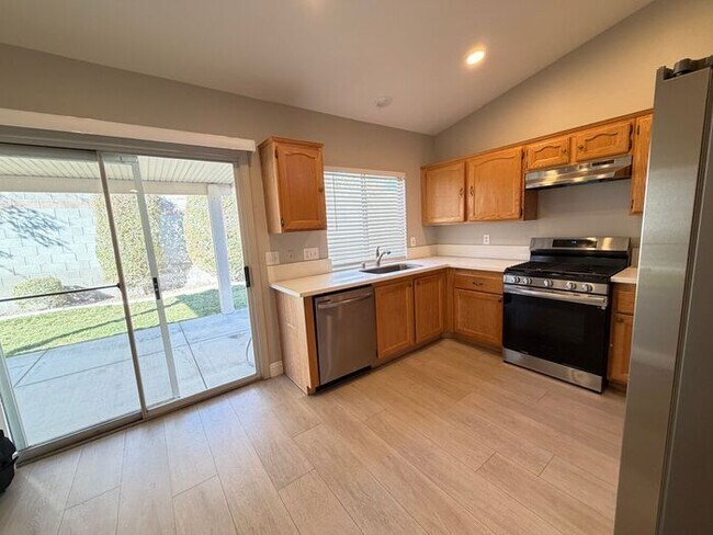 Foto del edificio - First Show: The first open showing is on 1/22 at 11:30am. Please be prompt. We will be processing...