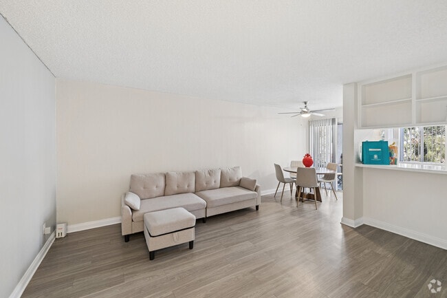 1BR, 1BA - 650SF - Living Room - Chateau Spring Hill Apartments