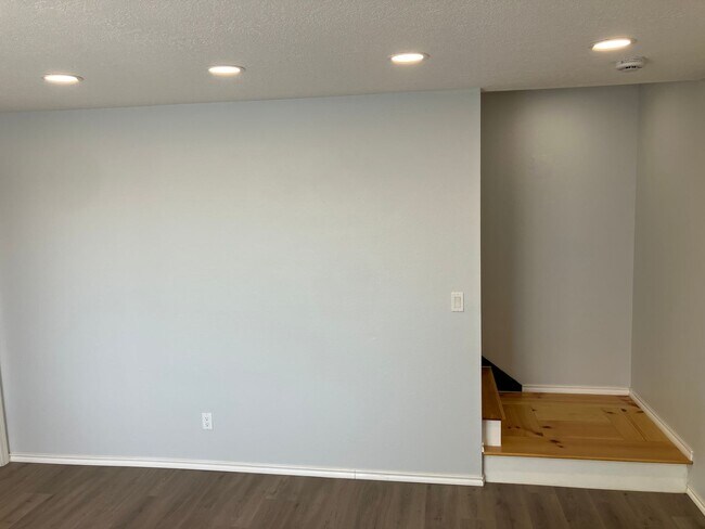 Building Photo - 189 Stoneway Dr NW