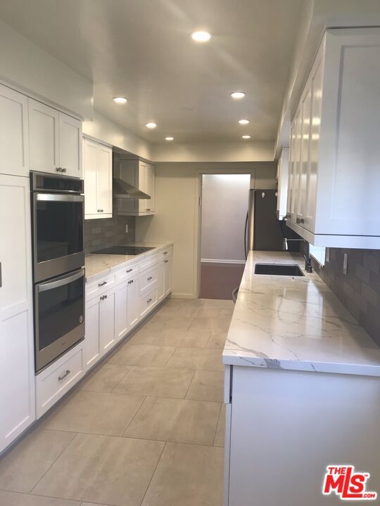 Primary Photo - 344 N Palm Dr