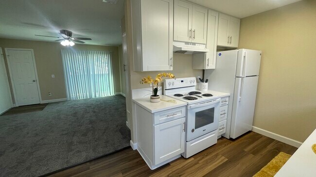 Building Photo - Montebello Villas