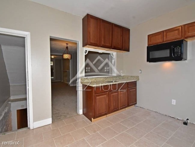 Building Photo - 3 br, 1.5 bath Apartment - 3131 Elmora Ave