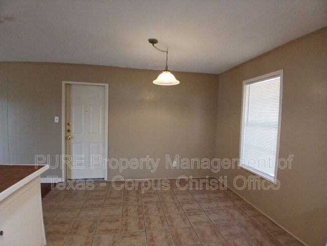 Building Photo - 10745 Kingwood Dr
