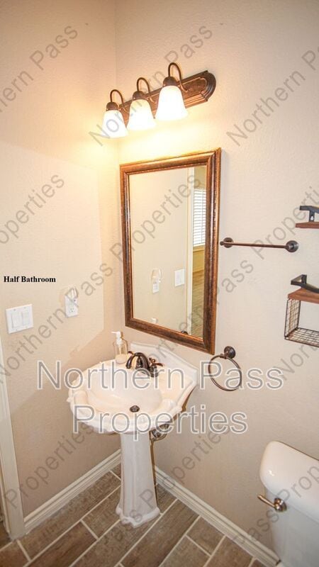Building Photo - 14613 Sunny Land Ave