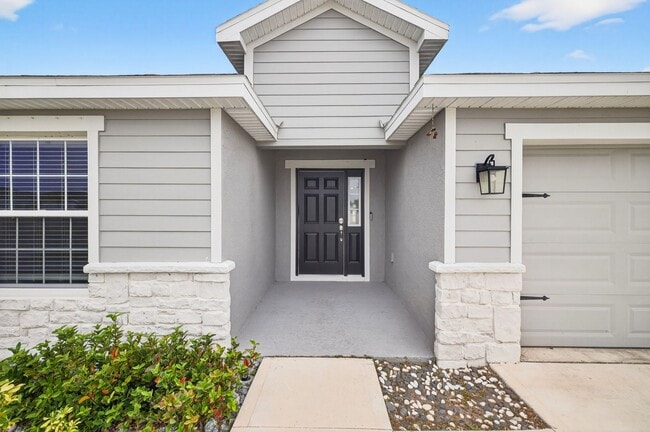 Building Photo - New Spacious 4 Bed - W/Amenities!