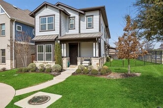 Building Photo - 1800 Roundtree Cir W