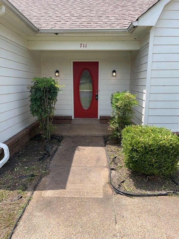 Foto del edificio - 711 Cedar Brake Dr