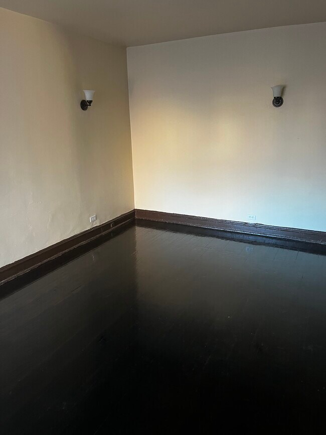 Foto del edificio - 8030 S Ellis Ave