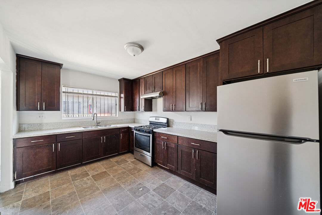 Foto principal - 5380 Romaine St