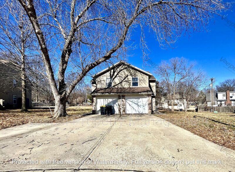 Primary Photo - 307 NE Cedar Ct