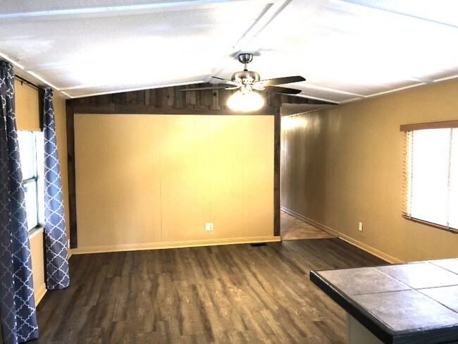 Building Photo - 456 Cedar Shores