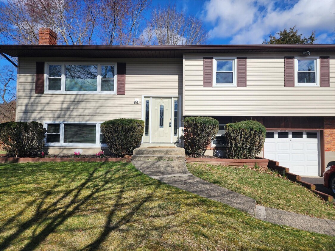 Primary Photo - 2 Pine Dr