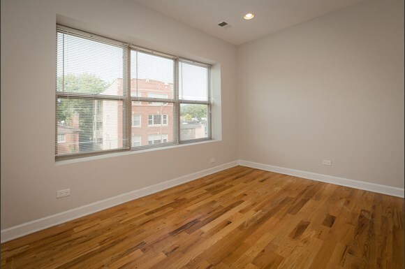 Building Photo - 2030 W Touhy Ave