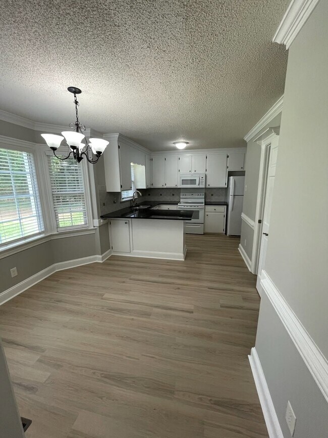 Building Photo - 3 Bedroom 2.5 Bath