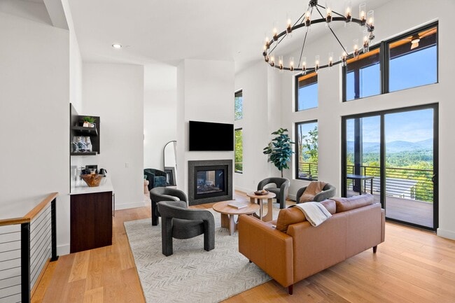 Building Photo - 162 Pond Rd