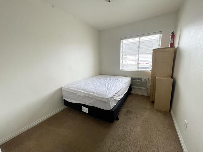 Foto del edificio - 1675 S State St