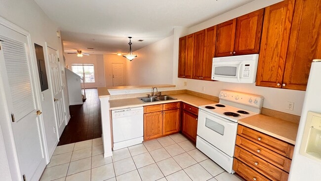 Building Photo - Spectacular 2 Story 2 bed and 2 bath condo at Regent Park!!