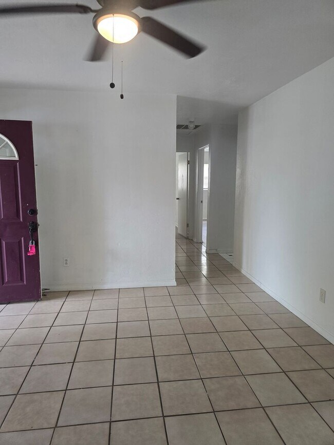Foto del edificio - 3 bedroom 1 bath