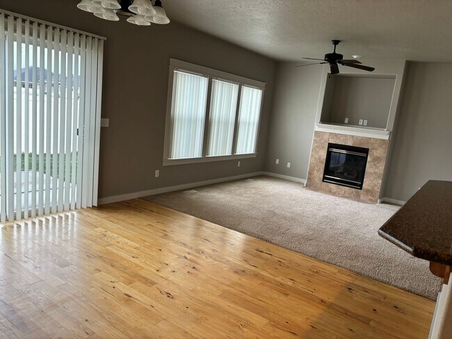Foto del edificio - 4526 N Kilee Ave