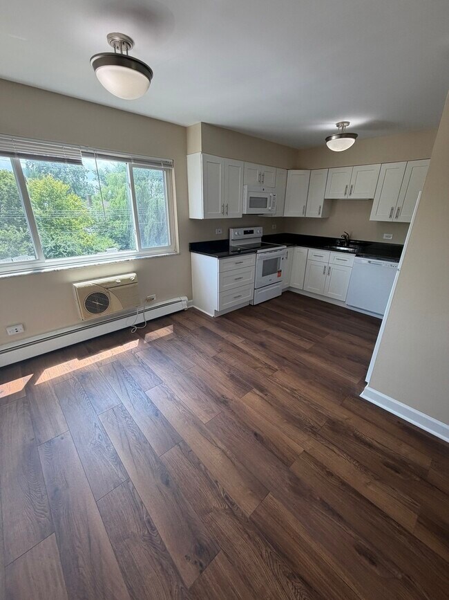 Building Photo - 573 Pershing Ave