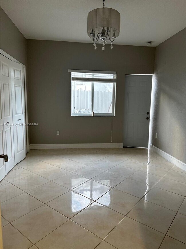 Foto del edificio - 19880 NW 78th Ave