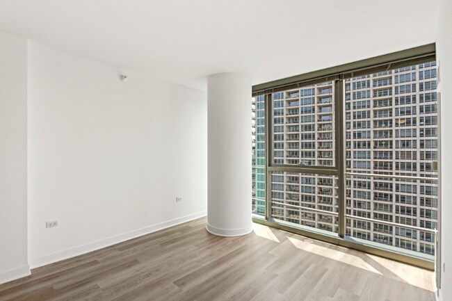 Foto del edificio - 340 W Wolf Point Plaza