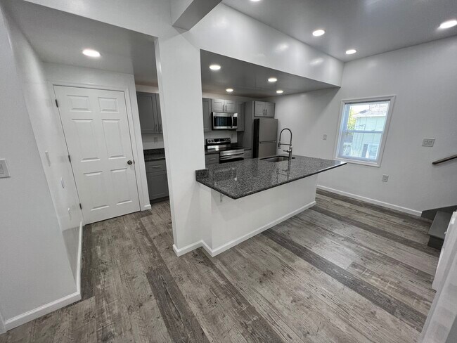 Building Photo - 109 Perrin Ave